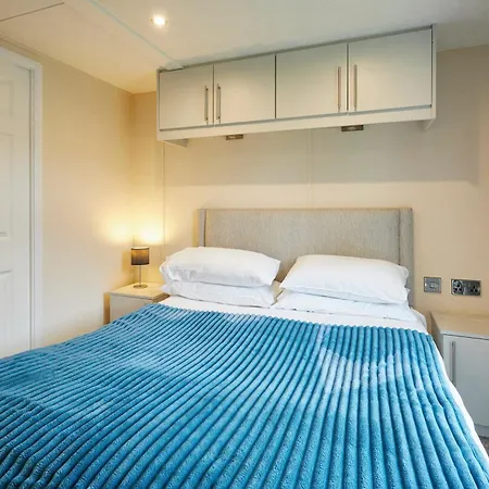 Host & - Tarn * York