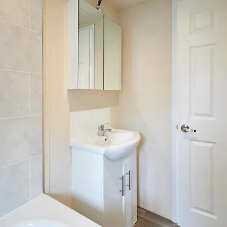 Host & - Tarn * York