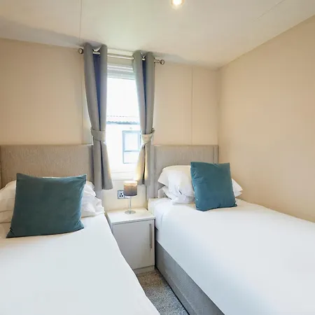 Host & - Tarn York