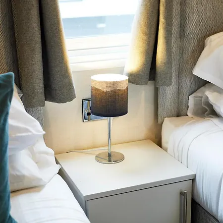 Host & - Tarn * York