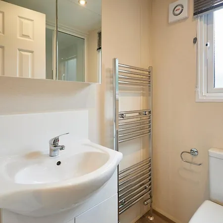 Host & - Tarn York